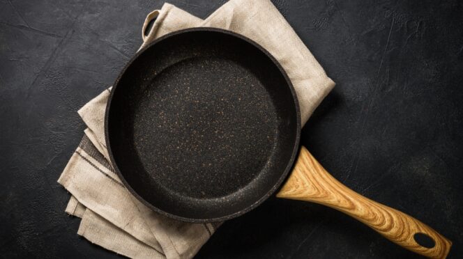 Oto jak czyścić żeliwną patelnię, by służyła kilkadziesiąt lat 4 jak czyścić żeliwną patelnię